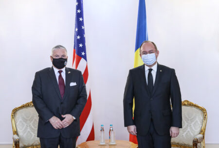 Primirea de către ministrul afacerilor externe Bogdan Aurescu a ambasadorului SUA la București, Adrian Zuckerman, în vizită de rămas-bun