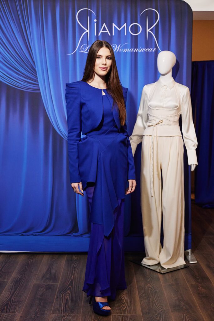 RIAMOR – Eleganță românească și feminitate autentică în fiecare creație